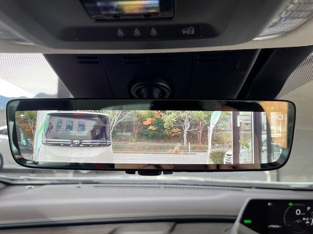 プリウス Ｚ　純正１２．３インチＤＡ・フルセグＴＶ・モデリスタエアロ　純正１９インチＡＷ　トヨタチームメイト　デジタルインナーミラー＆前後ドラレコ　ワイヤレス充電器　ＢＳＭ　ビルトインＥＴＣ（17枚目）