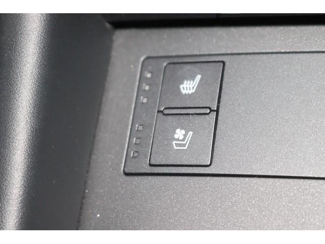 ＲＣ ＲＣ３００ｈ　バージョンＬ　革シート　フルセグ　メモリーナビ　ＤＶＤ再生　ミュージックプレイヤー接続可　バックカメラ　ＥＴＣ　ＬＥＤヘッドランプ　ワンオーナー　記録簿（12枚目）
