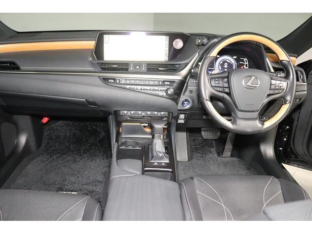 ES ES300h バージョンL 革シート サンルーフ フルセグ メモリーナビ DVD再生 ミュージックプレイヤー接続可 バックカメラ 衝突被害軽減システム ETC ドラレコ LEDヘッドランプ ワンオーナー 記録簿(2枚目)