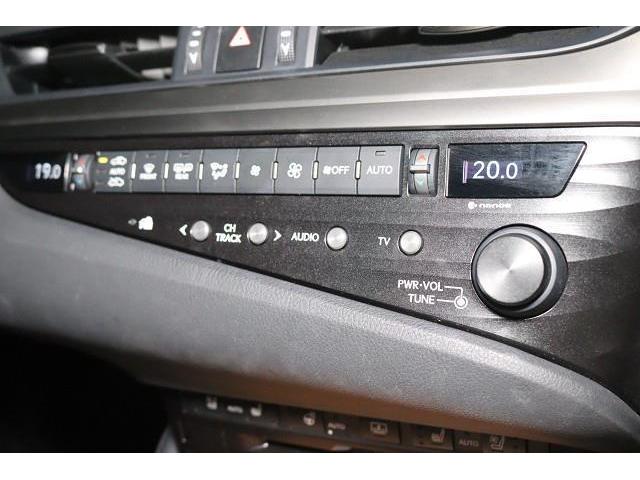 ES ES300h バージョンL 革シート サンルーフ フルセグ メモリーナビ DVD再生 ミュージックプレイヤー接続可 バックカメラ 衝突被害軽減システム ETC ドラレコ LEDヘッドランプ ワンオーナー 記録簿(27枚目)