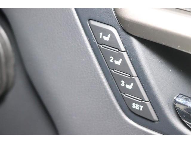 RX RX300 Fスポーツ 革シート サンルーフ フルセグ メモリーナビ DVD再生 ミュージックプレイヤー接続可 バックカメラ 衝突被害軽減システム ETC ドラレコ LEDヘッドランプ ワンオーナー 記録簿(11枚目)