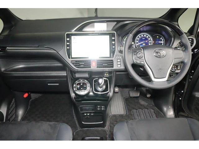 視認性の良いインパネ周り。スイッチなどの操作もしやすい配置になっております。