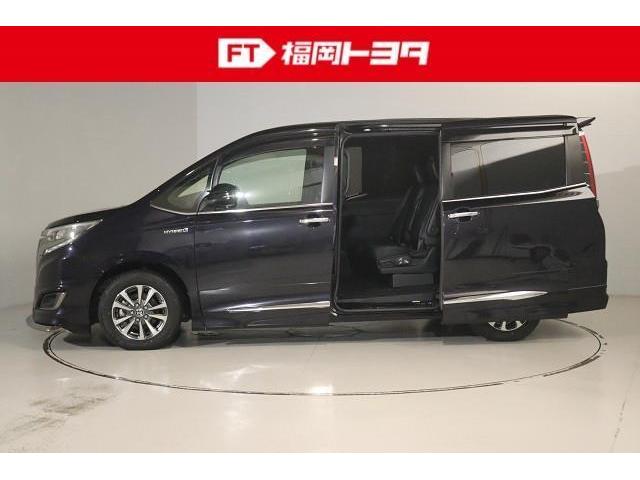 スライドドアは狭い場所での乗り降りにとても便利です。