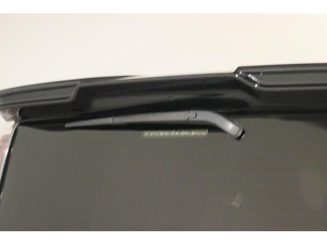 雨天時、後方の視界を見やすくするリヤワイパー。