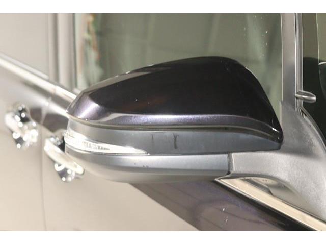 周りからも視認性が良いターンランプ（ウィンカー）付きのドアミラー。