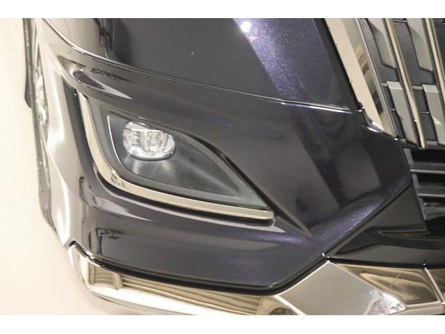 フォグランプ。　悪天候時などにヘッドライト灯りを補助します。