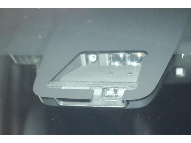 『衝突被害軽減システム』付き！　衝突回避や被害の軽減をサポートします。