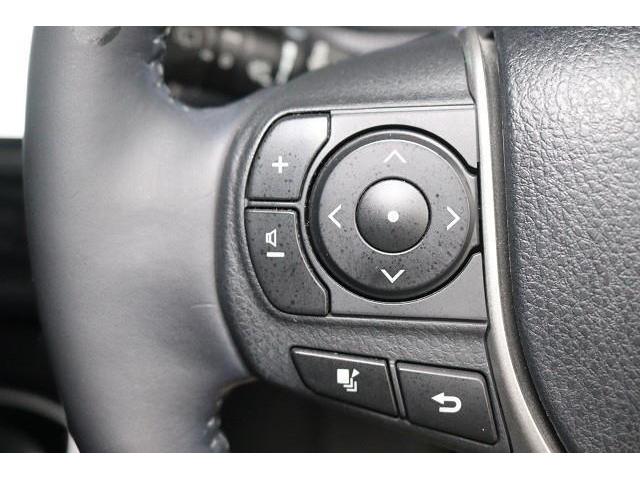 ステアリングスイッチを装備。　オーディオなどの操作が手元で出来るので安全で便利です。