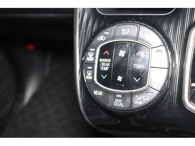 使いやすいレイアウトのエアコンスイッチです。操作もしやすく、車内の温度を快適にします。