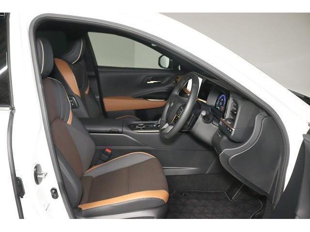 クラウンクロスオーバー ＲＳアドバンスド　革シート　サンルーフ　４ＷＤ　フルセグ　メモリーナビ　ミュージックプレイヤー接続可　バックカメラ　衝突被害軽減システム　ＥＴＣ　ドラレコ　ＬＥＤヘッドランプ　ワンオーナー　記録簿（9枚目）