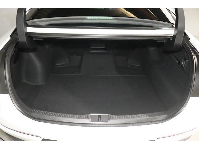 クラウンクロスオーバー ＲＳアドバンスド　革シート　サンルーフ　４ＷＤ　フルセグ　メモリーナビ　ミュージックプレイヤー接続可　バックカメラ　衝突被害軽減システム　ＥＴＣ　ドラレコ　ＬＥＤヘッドランプ　ワンオーナー　記録簿（13枚目）