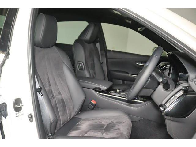 クラウンハイブリッド Ｓ　エレガンススタイルＩＩ　フルセグ　メモリーナビ　ＤＶＤ再生　ミュージックプレイヤー接続可　バックカメラ　衝突被害軽減システム　ＥＴＣ　ＬＥＤヘッドランプ　ワンオーナー　記録簿（9枚目）