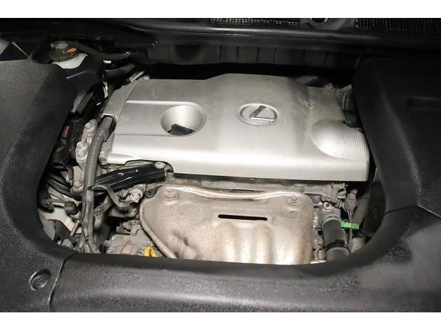 エンジンルームはクリーニングを実施しております。