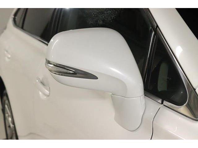 周りからも視認性が良いターンランプ（ウィンカー）付きのドアミラー。