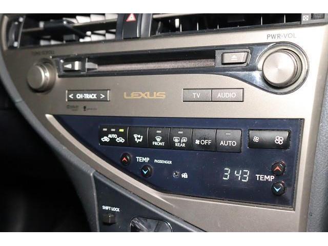 使いやすいレイアウトのエアコンスイッチです。操作もしやすく、車内の温度を快適にします。