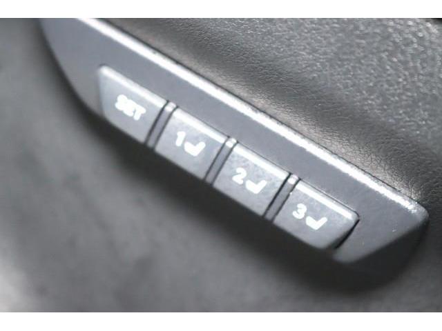 シートメモリー機能。シート位置を記憶させるとワンタッチで、設定したシート位置に可動します。