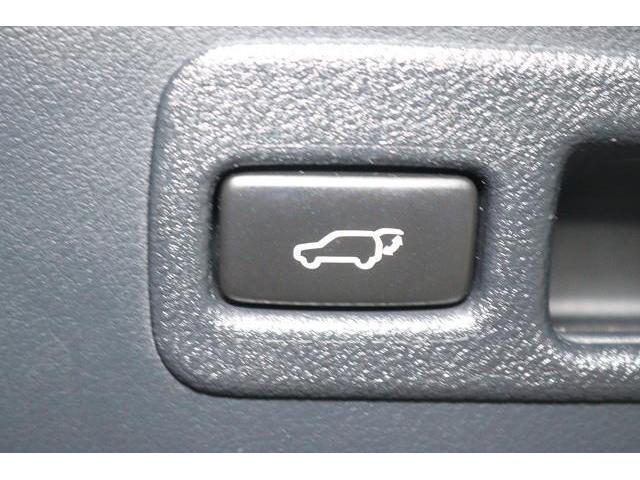 このボタンを押すと、トランク（バックドア）を電動で開閉できます。