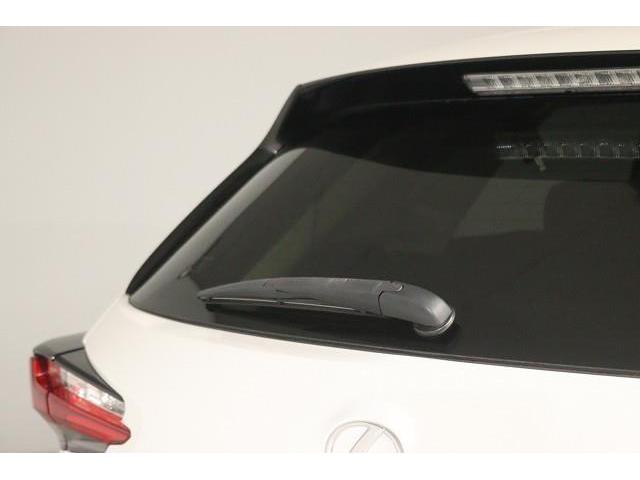 雨天時、後方の視界を見やすくするリヤワイパー。