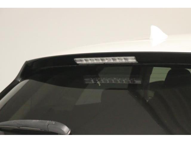 目線の高さに近いストップランプが、後続車にブレーキを踏んだことを知らせるので安全性もＵＰします。