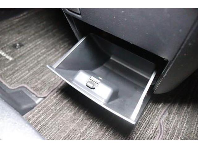 ヴェルファイア 2.5 ゴールデンアイズII フルセグ ミュージックプレイヤー接続可 後席モニター バックカメラ 衝突被害軽減システム ETC ドラレコ 両側電動スライド LEDヘッドランプ 乗車定員7人 3列シート ワンオーナー 記録簿(32枚目)