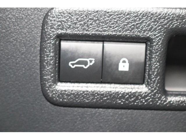 ���̃{�^���������ƁA�g�����N�i�o�b�N�h�A�j��d���ŊJ�ł��܂��B