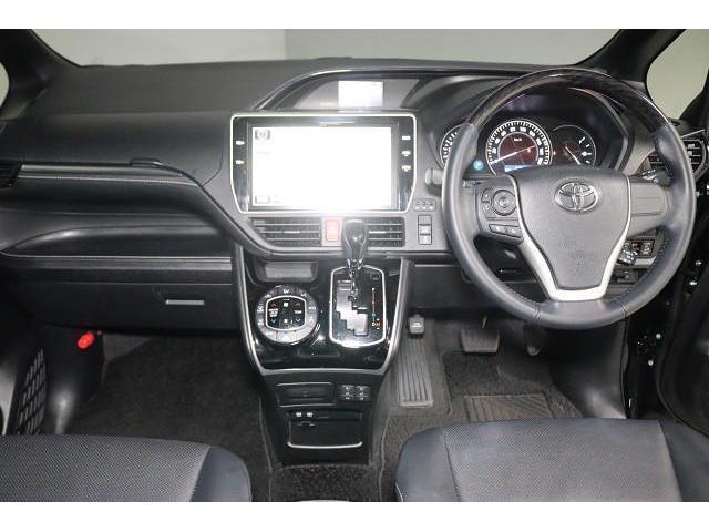 ���F���̗ǂ��C���p�l����B�X�C�b�`�Ȃǂ̑�������₷���z�u�ɂȂ��Ă���܂��B