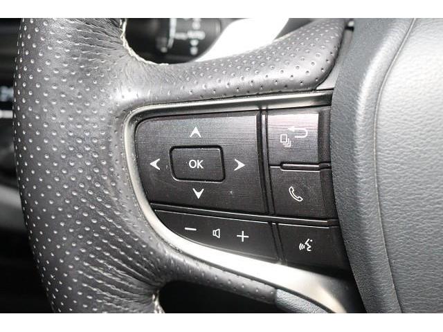 �X�e�A�����O�X�C�b�`�𑕔��B�@�I�[�f�B�I�Ȃǂ̑��삪�茳�ŏo����̂ň��S�ŕ֗��ł��B