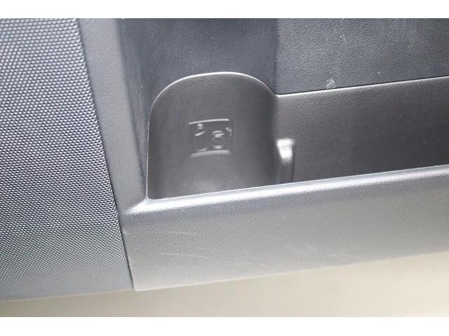 �h�A�|�P�b�g���ɂ��h�����N�z���_�[�𑕔����Ă��܂��B