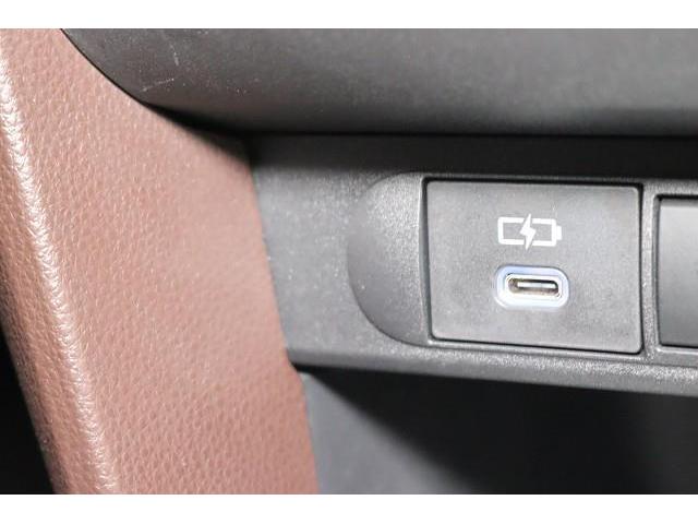 �X�}�[�g�t�H���Ȃǂ̏[�d�ɕ֗��Ȃt�r�a�|�[�g�𑕔��B