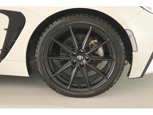 �X�|�[�e�B�ȃf�U�C���̃z�C�[���𑕒��I