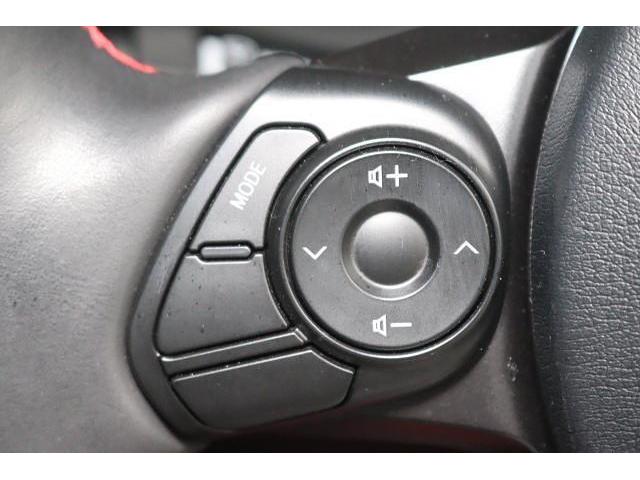 �X�e�A�����O�X�C�b�`�𑕔��B�@�I�[�f�B�I�Ȃǂ̑��삪�茳�ŏo����̂ň��S�ŕ֗��ł��B