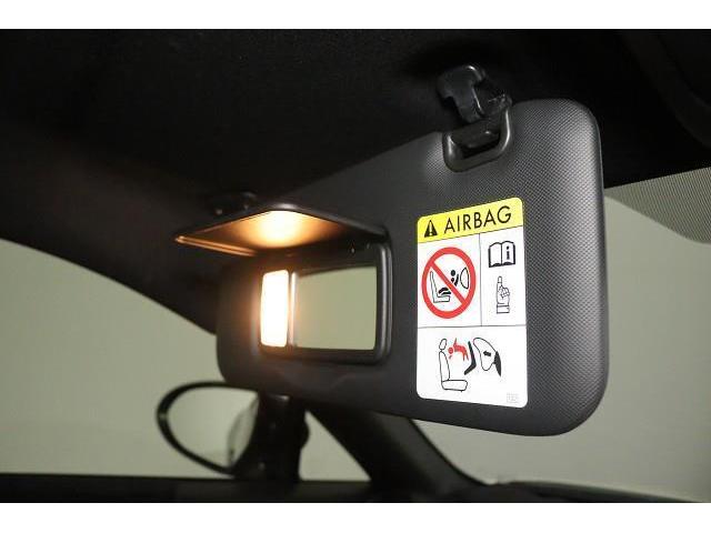 �T���o�C�U�[�́Aῂ������������Ղ�ق��ɂ��A���̃~���[�Őg�����Ȃ݂𐮂��邱�Ƃ��ł��܂��B