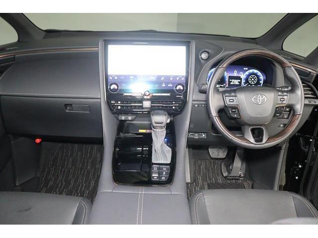 ���F���̗ǂ��C���p�l����B�X�C�b�`�Ȃǂ̑�������₷���z�u�ɂȂ��Ă���܂��B