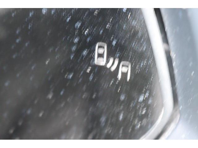 �a�r�l�i�u���C���h�X�|�b�g���j�^�[�j�𑕔��I�@�ׂ̎Ԑ��𑖂�ԗ������p�G���A�ɓ���ƁA�h�A�~���[�̃C���W�P�[�^�[�������Ă��m�点�B