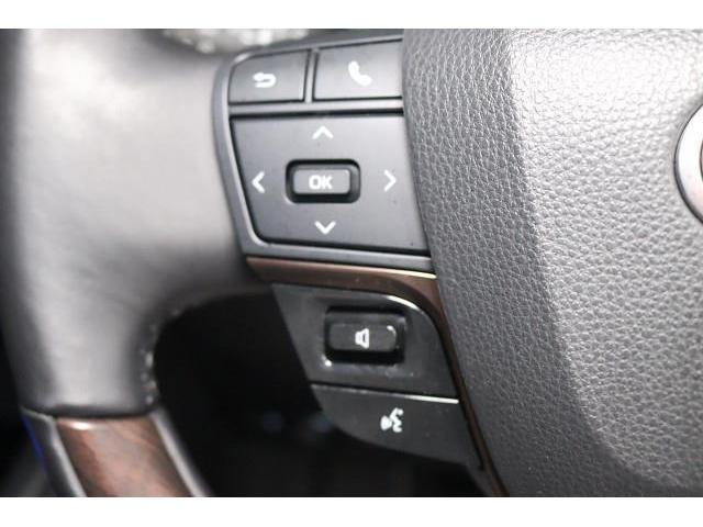 �X�e�A�����O�X�C�b�`�𑕔��B�@�I�[�f�B�I�Ȃǂ̑��삪�茳�ŏo����̂ň��S�ŕ֗��ł��B