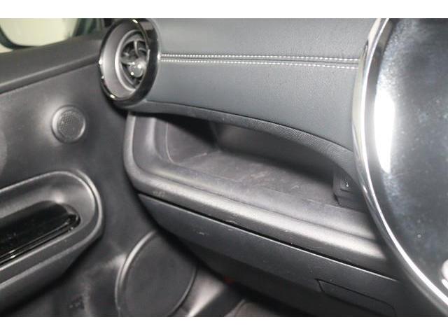 アクア Ｓスタイルブラック　フルセグ　メモリーナビ　ＤＶＤ再生　ミュージックプレイヤー接続可　バックカメラ　衝突被害軽減システム　ＥＴＣ　ＬＥＤヘッドランプ　ワンオーナー　記録簿（27枚目）