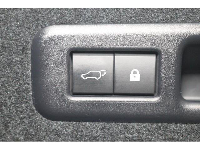 ���̃{�^���������ƁA�g�����N�i�o�b�N�h�A�j��d���ŊJ�ł��܂��B