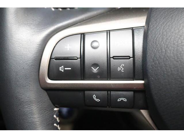 �X�e�A�����O�X�C�b�`�𑕔��B�@�I�[�f�B�I�Ȃǂ̑��삪�茳�ŏo����̂ň��S�ŕ֗��ł��B