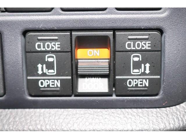 �w�d���X���C�h�h�A�x�́A�⓹�⋷�����Ȃǂł��ȒP�ɊJ�ł��ĕ֗��I�@�^�]�Ȃ�����X�C�b�`�ŊJ���삪���񂽂�ɏo����̂ň��S�ł��B