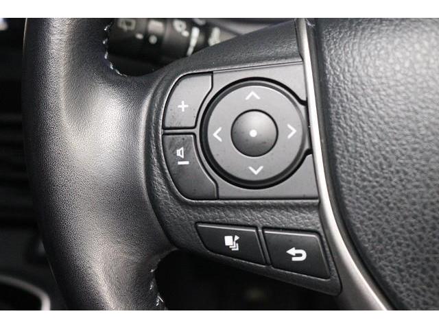 �X�e�A�����O�X�C�b�`�𑕔��B�@�I�[�f�B�I�Ȃǂ̑��삪�茳�ŏo����̂ň��S�ŕ֗��ł��B