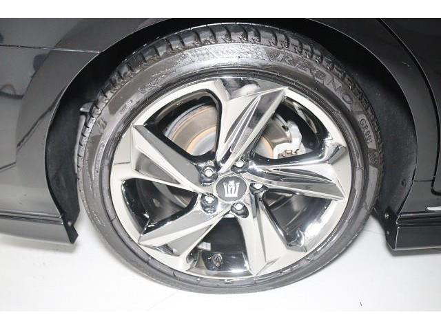 �X�|�[�e�B�ȃf�U�C���̃z�C�[���𑕒��I