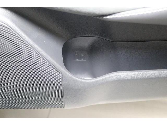 �h�A�|�P�b�g���ɂ��h�����N�z���_�[�𑕔����Ă��܂��B