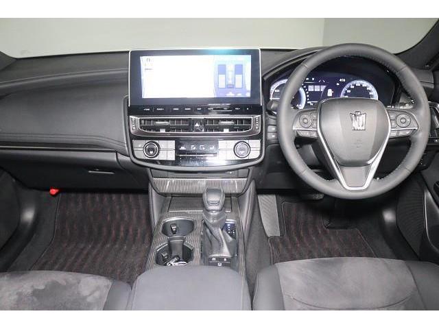 ���F���̗ǂ��C���p�l����B�X�C�b�`�Ȃǂ̑�������₷���z�u�ɂȂ��Ă���܂��B