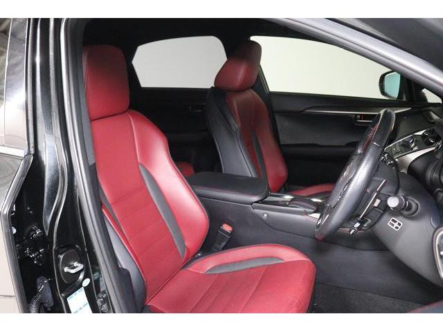 �������u�Ԃ����ݍ��܂��\�t�@�[�̂悤�ȁA����������V�[�g�B�i�V�[�g�͈ꕔ����Ȃǎg�p�̏ꍇ������܂��j