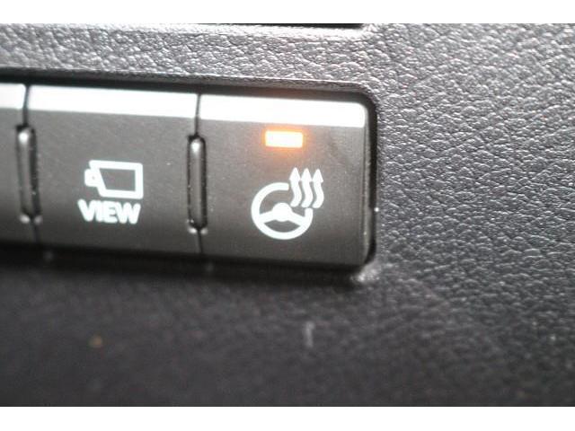 �n���h�����������Ȃ���K�ȁw�X�e�A�����O�q�[�^�[�x�𑕔����Ă��܂��B