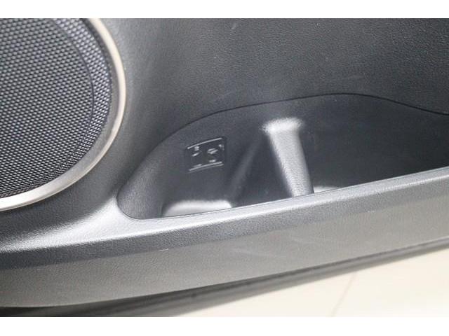 �h�A�|�P�b�g���ɂ��h�����N�z���_�[�𑕔����Ă��܂��B