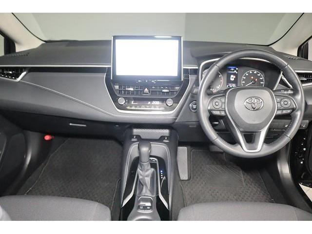 ���F���̗ǂ��C���p�l����B�X�C�b�`�Ȃǂ̑�������₷���z�u�ɂȂ��Ă���܂��B