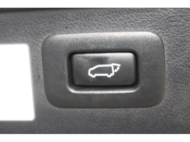 ���̃{�^���������ƁA�g�����N�i�o�b�N�h�A�j��d���ŊJ�ł��܂��B