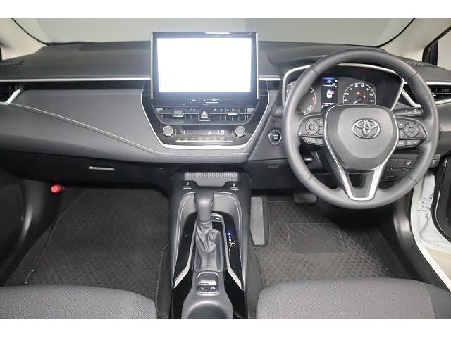 ���F���̗ǂ��C���p�l����B�X�C�b�`�Ȃǂ̑�������₷���z�u�ɂȂ��Ă���܂��B