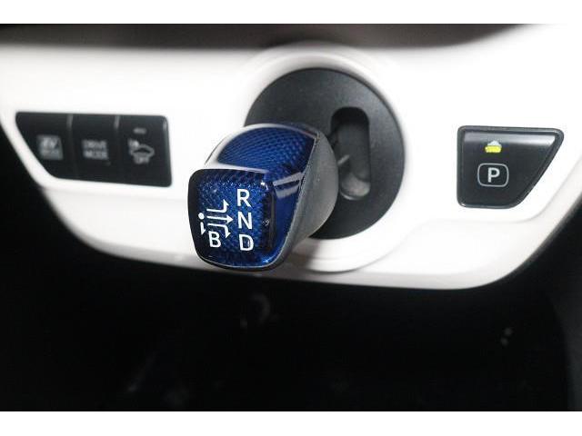 プリウス Ａツーリングセレクション　フルセグ　メモリーナビ　ＤＶＤ再生　バックカメラ　衝突被害軽減システム　ＥＴＣ　ＬＥＤヘッドランプ　ワンオーナー　記録簿（23枚目）